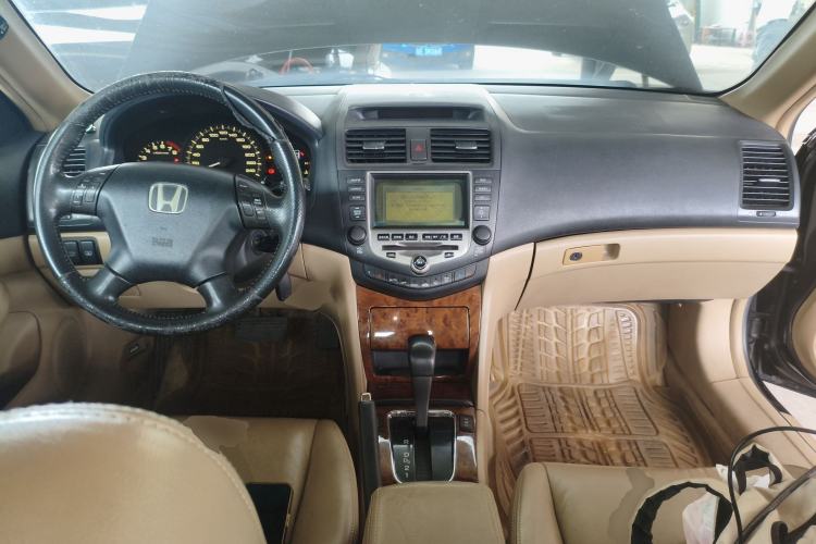Used Honda Accord 2007 2.4L Automatic Luxury Classic Edition Center Console