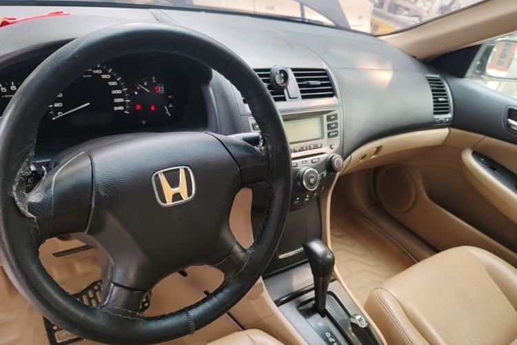 Used Honda Accord 2007 2.0L automatic comfort version Center Console