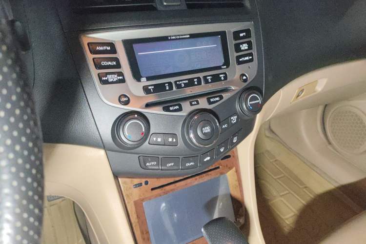 Used Honda Accord 2007 2.4L Automatic Comfort Classic Edition Audio And AC Panel