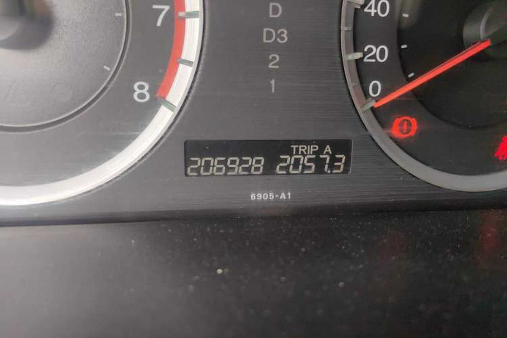 Used Honda Accord 2008 3.5L AT Odometer Close Up