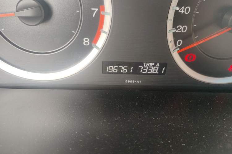 Used Honda Accord 2008 2.0L MT Odometer Close Up