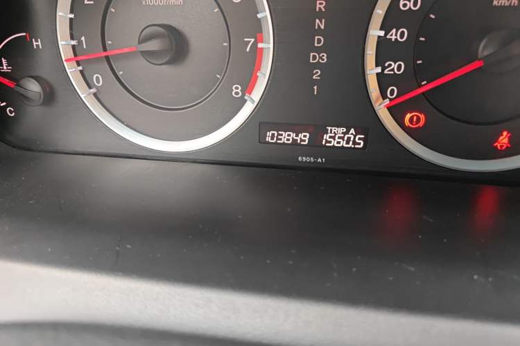 Used Honda Accord 2008 3.5L AT Odometer Close Up