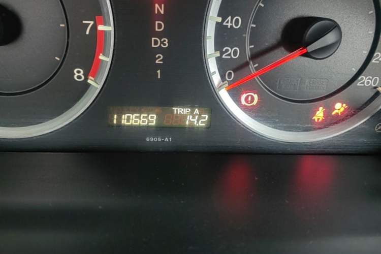 Used Honda Accord 2008 2.0L EX Odometer Close Up