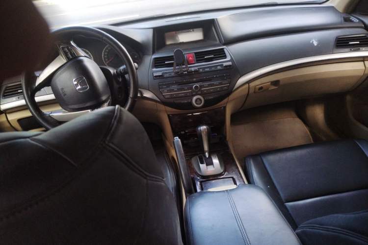 Used Honda Accord 2009 2.4L LX Center Console
