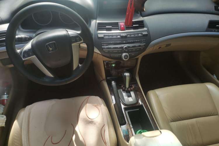 Used Honda Accord 2009 2.4L LX Center Console