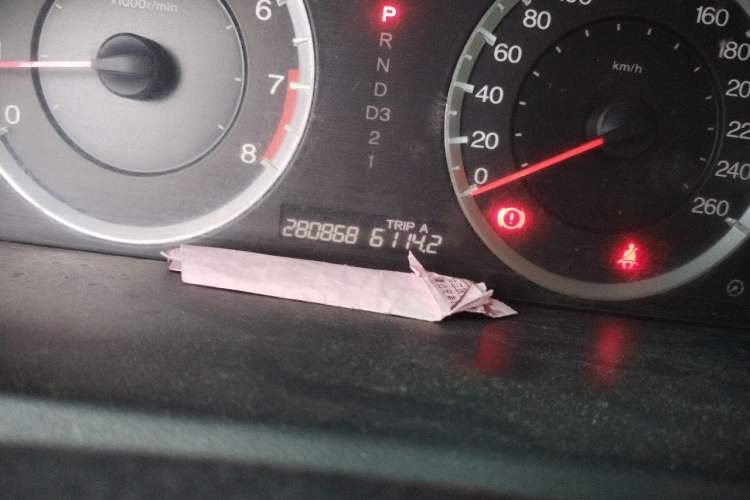 Used Honda Accord 2009 2.4L LX Odometer Close Up