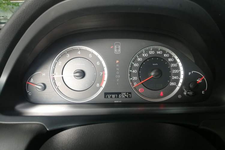 Used Honda Accord 2009 2.4L LX Odometer Close Up
