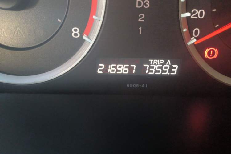 Used Honda Accord 2009 2.4L LX Odometer Close Up