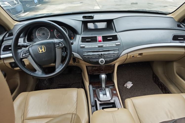 Used Honda Accord 2010 2.4L LX Center Console