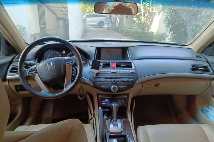Used Honda Accord 2010 2.0L EX Center Console