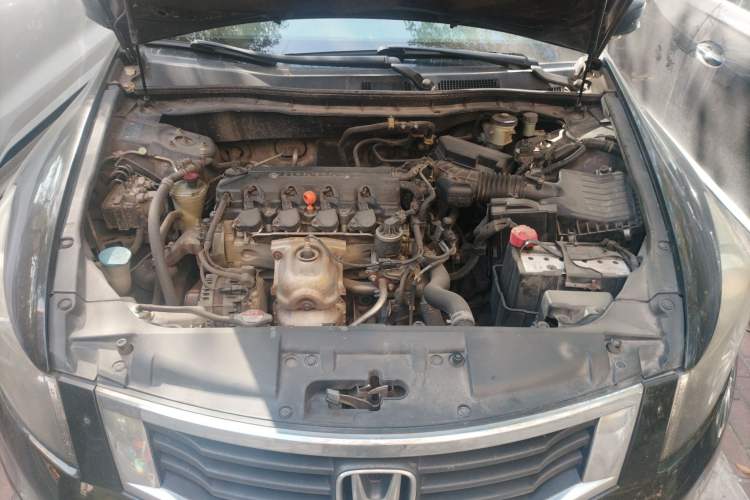 Used Honda Accord 2010 2.0L MT Engine Bay