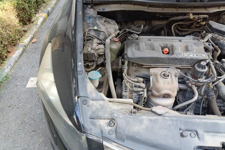 Used Honda Accord 2010 2.0L EX Engine Bay Right
