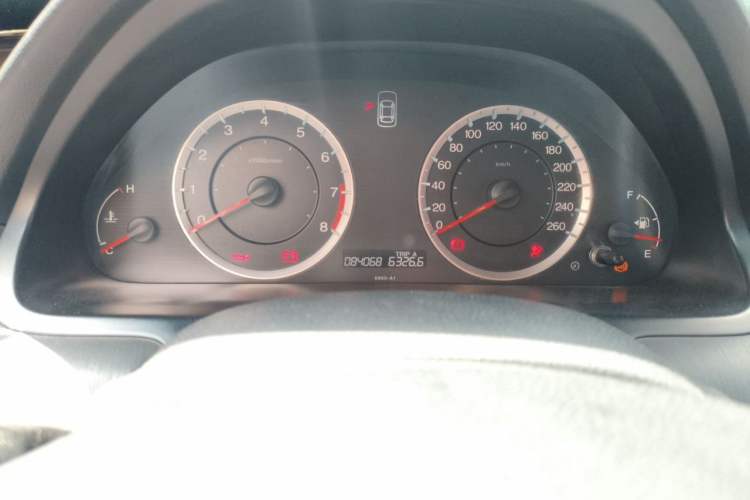 Used Honda Accord 2010 2.0L MT Odometer Close Up
