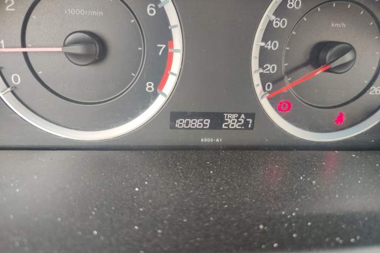 Used Honda Accord 2010 2.0L MT Odometer Close Up