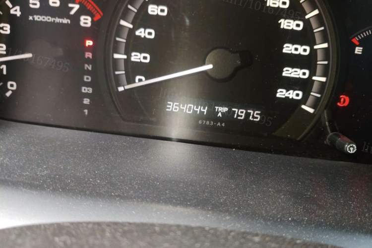 Used Honda Accord 2010 2.0L EX Odometer Close Up