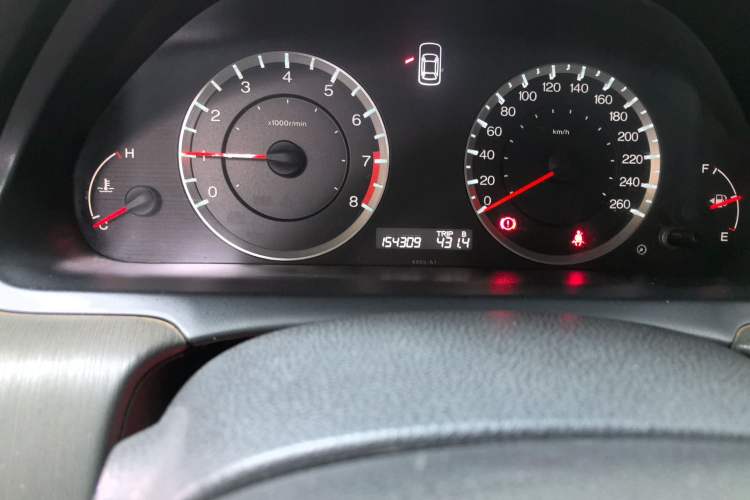 Used Honda Accord 2010 2.0L MT Odometer Close Up