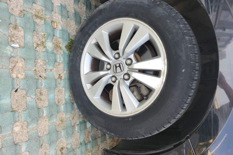 Used Honda Accord 2010 2.4L Millionth Anniversary Edition Right Front Wheel Hub