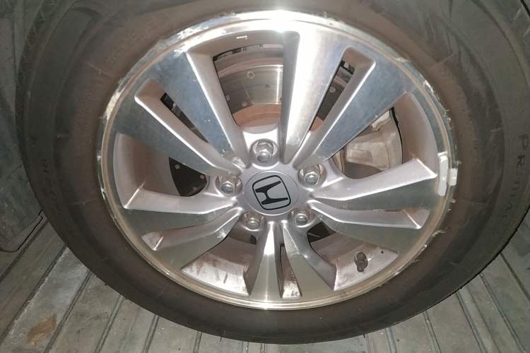 Used Honda Accord 2010 2.4L Millionth Anniversary Edition Right Front Wheel Hub
