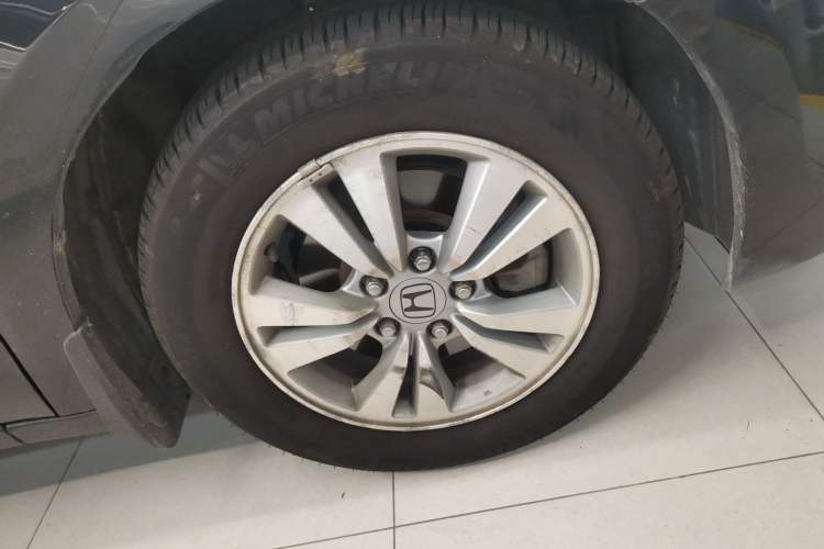 Used Honda Accord 2010 2.4L Millionth Anniversary Edition Right Front Wheel Hub