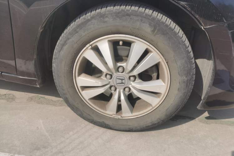 Used Honda Accord 2010 2.4L Millionth Anniversary Edition Right Front Wheel Hub