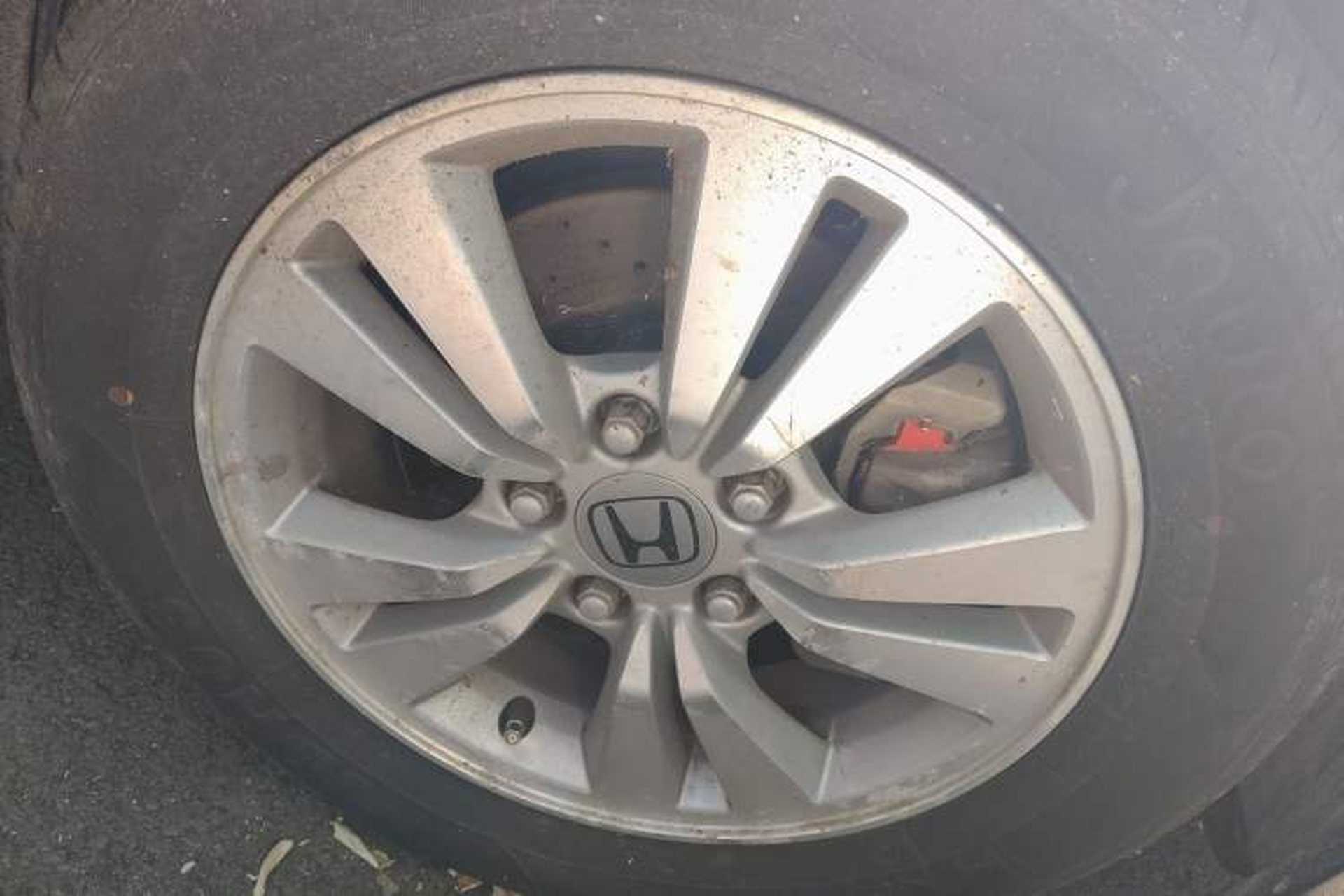 Used Honda Accord 2010 2.4L Millionth Anniversary Edition Right Front Wheel Hub