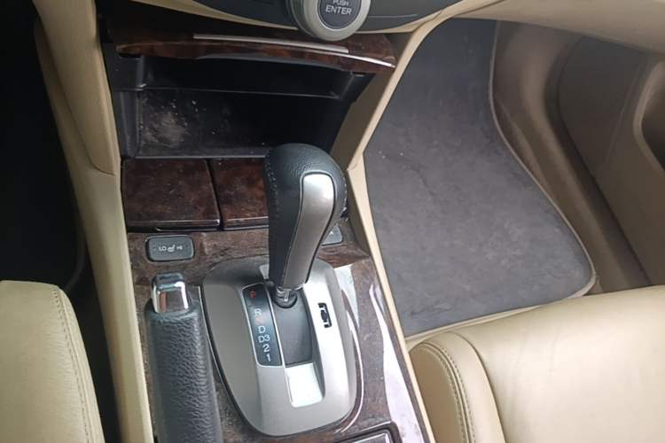 Used Honda Accord 2010 2.0L EX Gear Lever