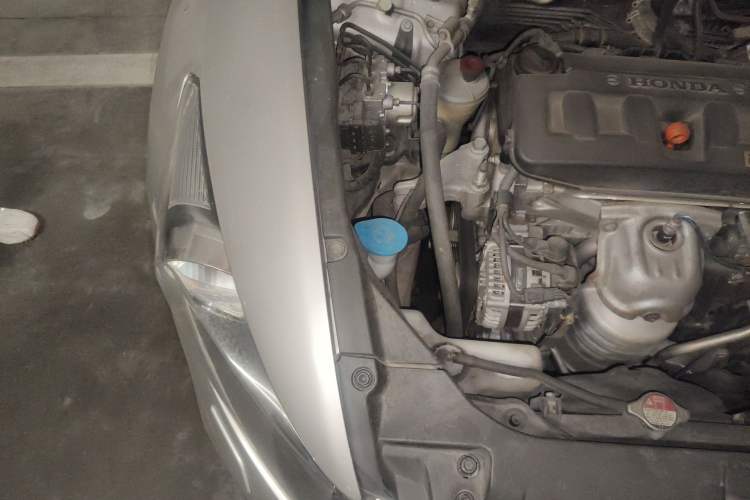 Used Honda Accord 2010 2.0L EX Engine Bay Right