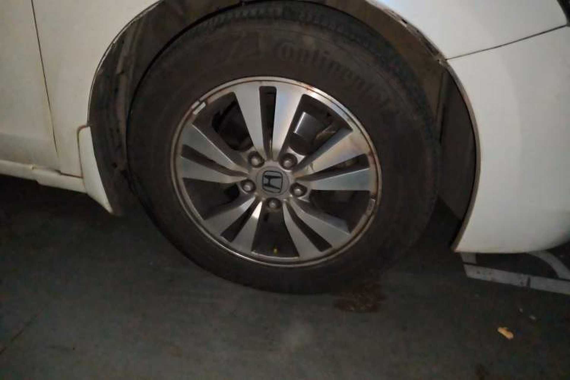Used Honda Accord 2010 2.4L Millionth Anniversary Edition Right Front Wheel Hub
