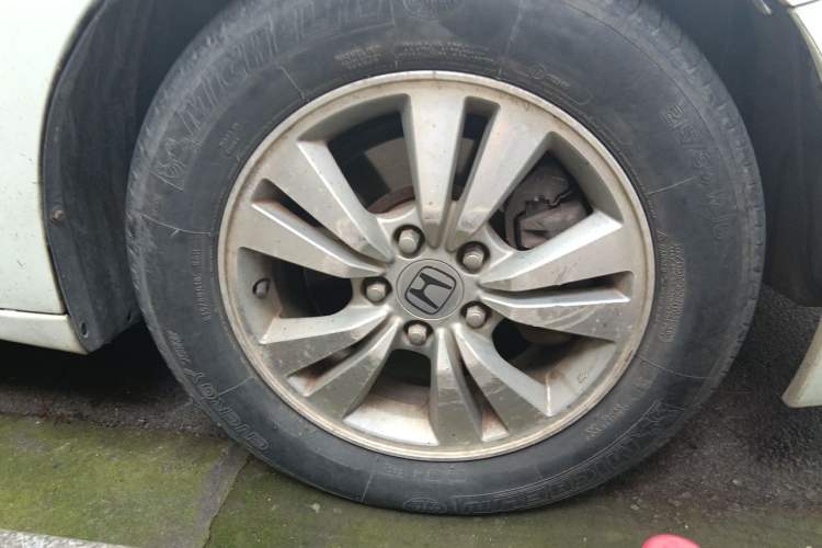 Used Honda Accord 2010 2.4L Millionth Anniversary Edition Right Front Wheel Hub