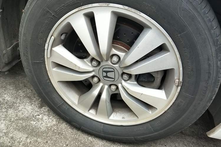 Used Honda Accord 2010 2.4L Millionth Anniversary Edition Right Front Wheel Hub
