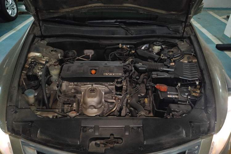 Used Honda Accord 2010 2.0L EX Engine Bay
