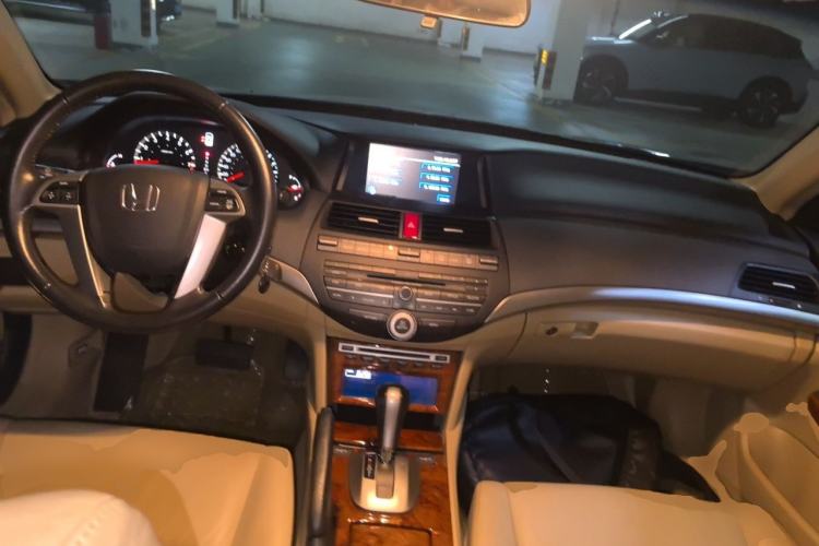 Used Honda Accord 2011 2.0L EX Center Console