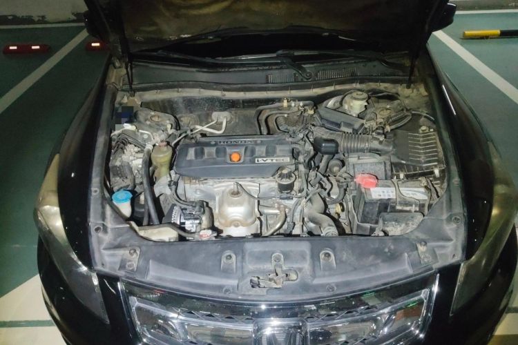 Used Honda Accord 2011 2.0L EX Engine Bay