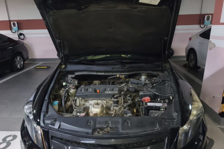 Used Honda Accord 2011 2.0L EX Engine Bay