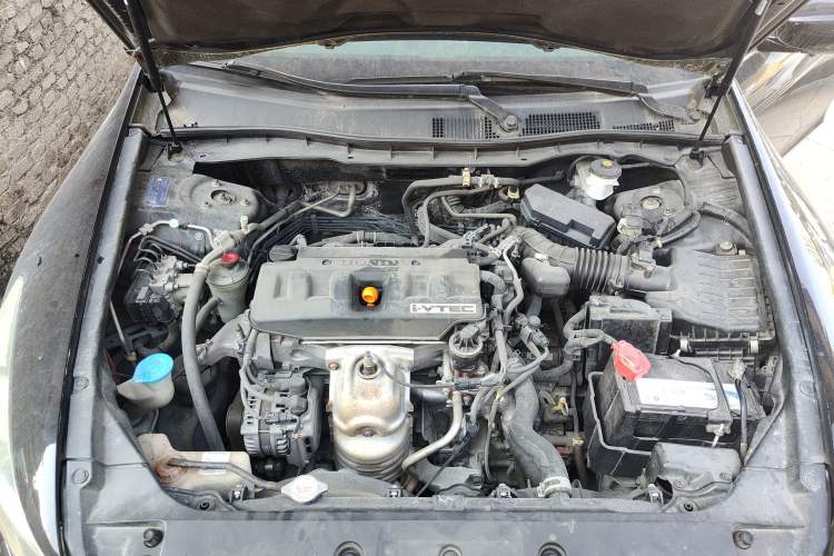 Used Honda Accord 2011 2.0L EX Engine Bay