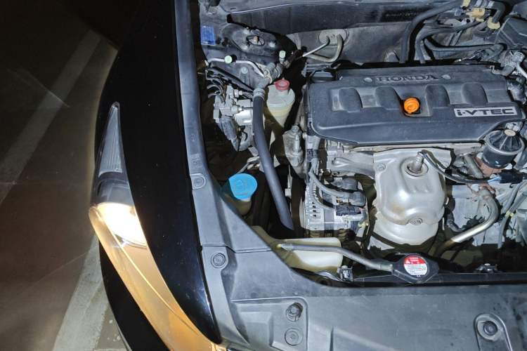 Used Honda Accord 2011 2.0L EX Engine Bay Right