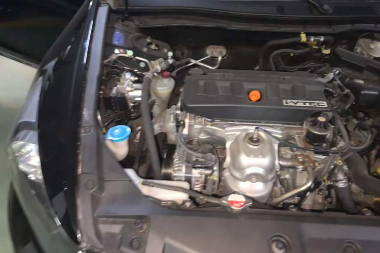 Used Honda Accord 2011 2.0L EX Engine Bay Right