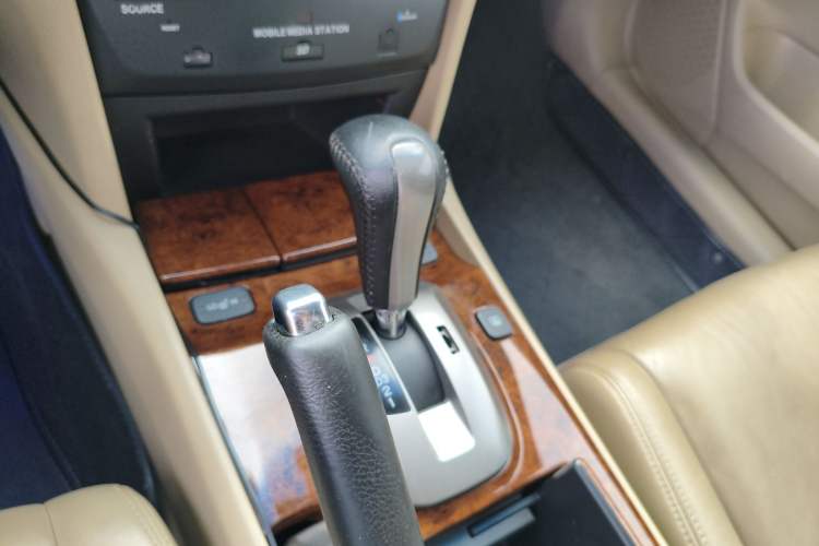 Used Honda Accord 2011 2.4L EX Gear Lever