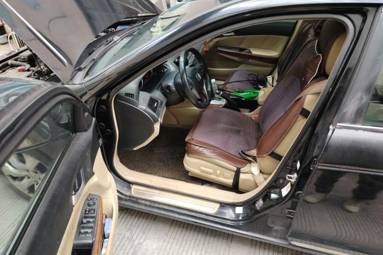 Used Honda Accord 2011 2.4L EX Interior 3