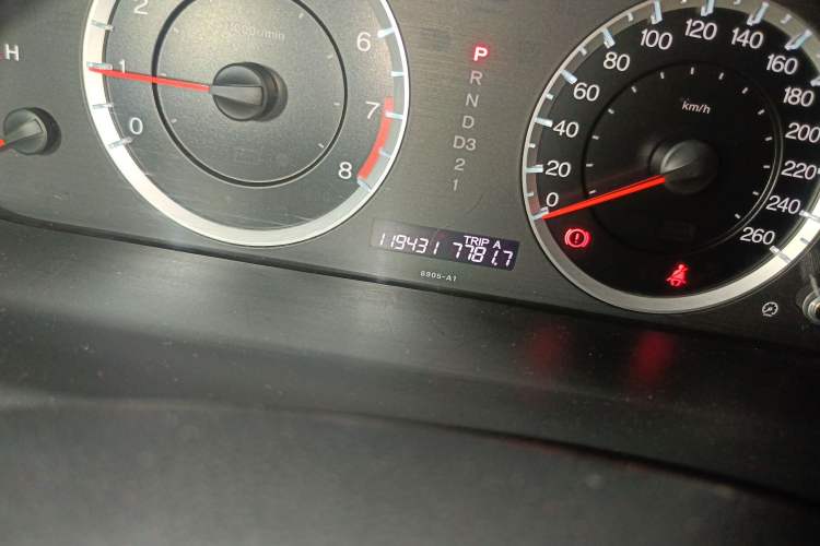 Used Honda Accord 2011 2.0L EX Odometer Close Up