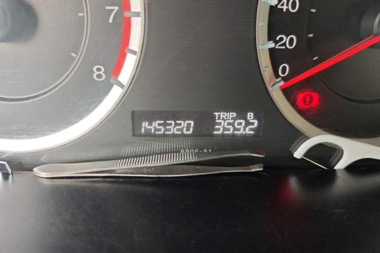 Used Honda Accord 2011 2.0L MT Odometer Close Up