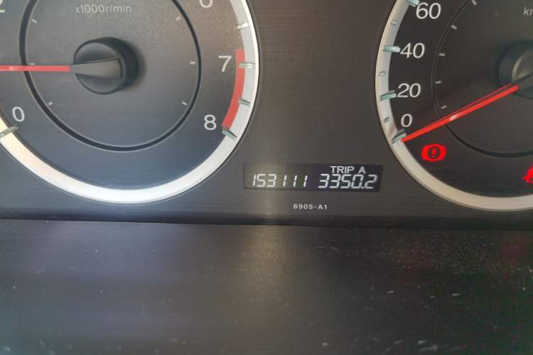 Used Honda Accord 2011 2.0L MT Odometer Close Up