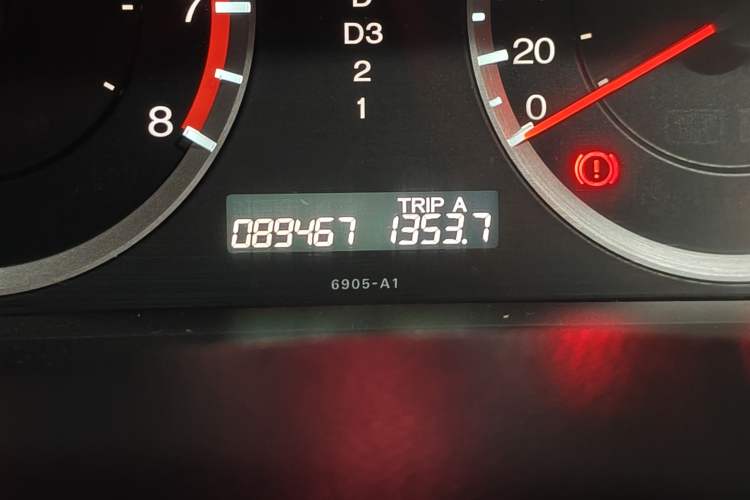 Used Honda Accord 2011 2.0L EX Odometer Close Up