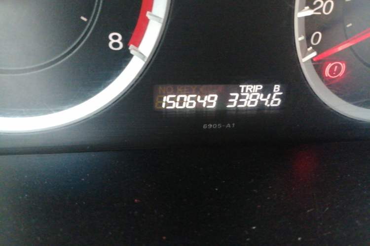 Used Honda Accord 2011 2.0L MT Odometer Close Up