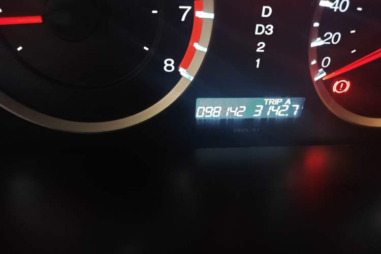 Used Honda Accord 2011 2.0L EX Odometer Close Up