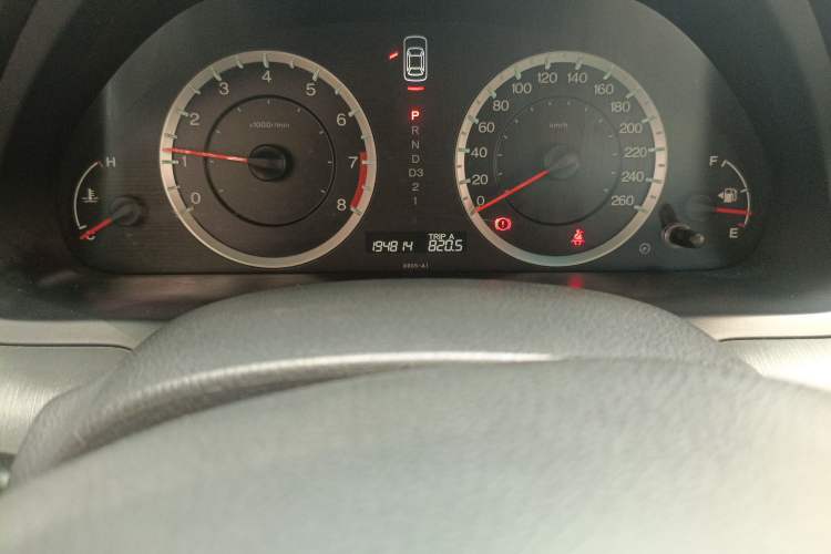 Used Honda Accord 2011 2.4L LX Odometer Close Up
