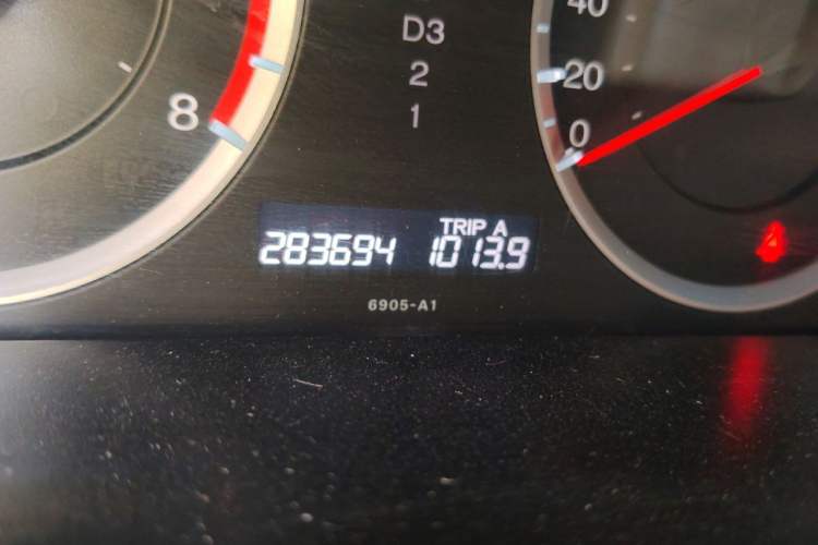 Used Honda Accord 2011 2.0L EX Odometer Close Up
