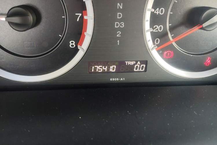Used Honda Accord 2011 2.0L EX Odometer Close Up