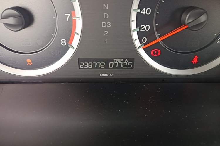 Used Honda Accord 2011 2.4L EX Odometer Close Up