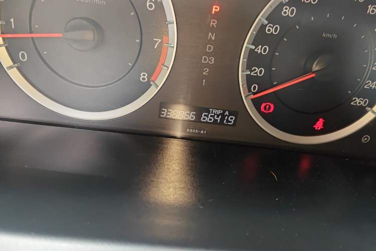 Used Honda Accord 2011 2.0L EX Odometer Close Up